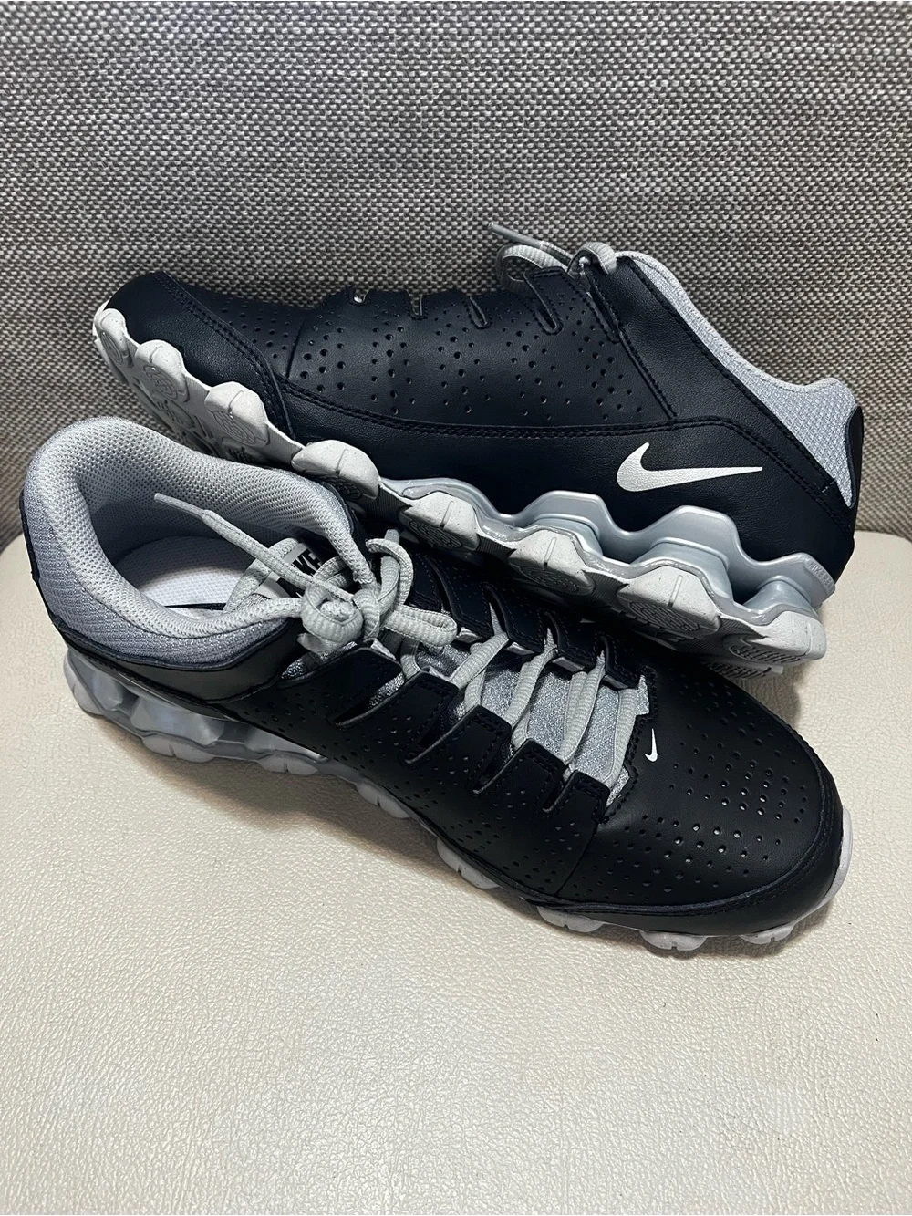 Nike Training Reax 8 Sneakers in Black & Gray Men’s Size 8.5